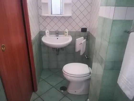 Üç Kişilik Oda, Balkon, Bahçe Manzaralı
