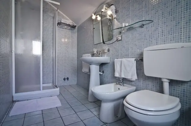 Büyük Yataklı Tek Kişilik Oda