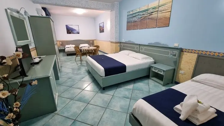 Standard Dört Kişilik Oda