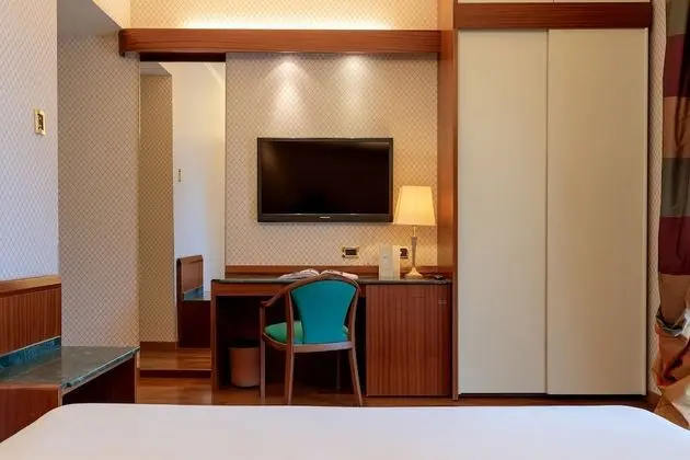 Classic Üç Kişilik Oda