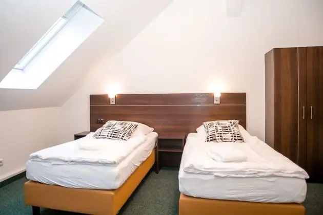 Basic Tek Büyük Yataklı Oda