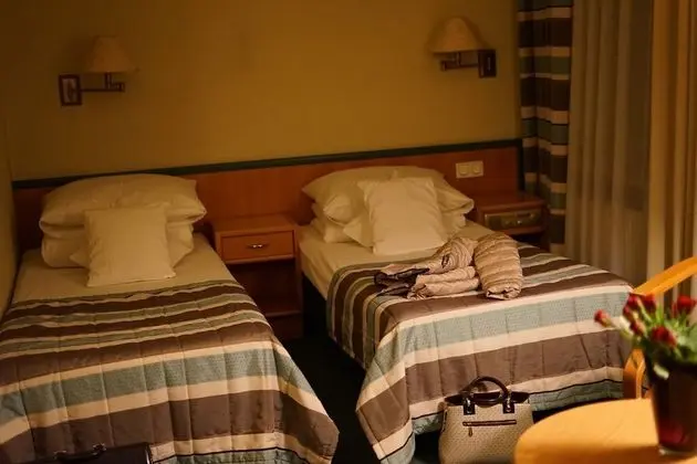 Grand Tek Büyük Yataklı Oda