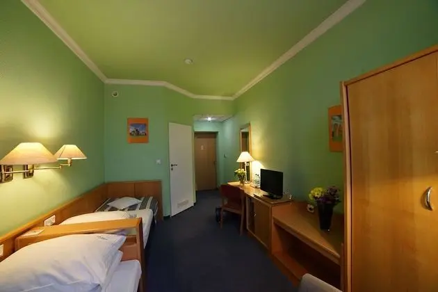 Standard Tek Büyük Yataklı Oda