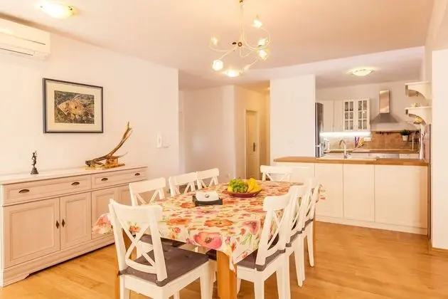 Ev (Polonijo - H(6+2))