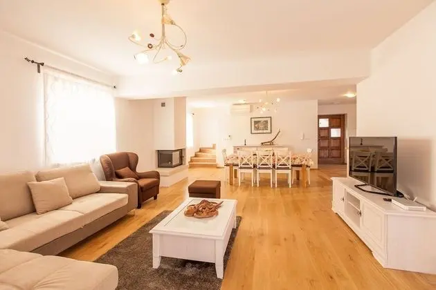 Ev (Polonijo - H(6+2))