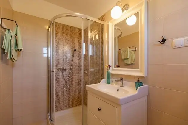 Ev (Polonijo - H(6+2))