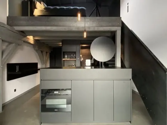 Business Çatı Katı (Loft)