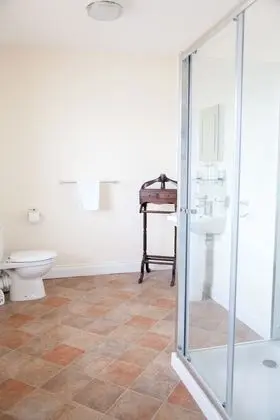 Tek Büyük Yataklı Oda (The Mole)