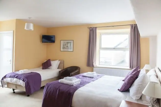 Üç Kişilik Oda (The Exe)