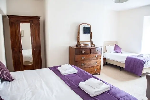 Üç Kişilik Oda (The Taw)