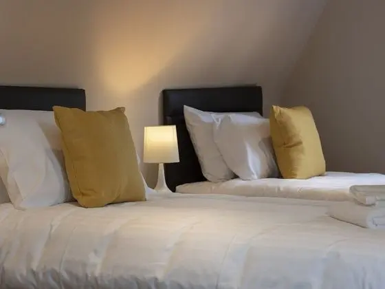 Tek Büyük veya İki Ayrı Yataklı Oda (Campion)