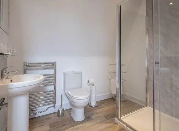 Tek Büyük veya İki Ayrı Yataklı Oda (Campion)