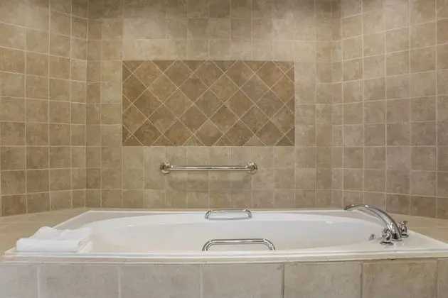 Oda, 2 Yatak Odası (Hearing, Roll-In Shower)