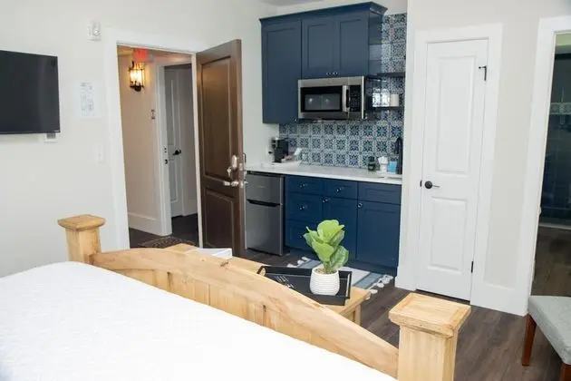 Luxury Stüdyo, 1 En Büyük (King) Boy Yatak, Sigara İçilmez, Küçük Mutfak (Unit 2)