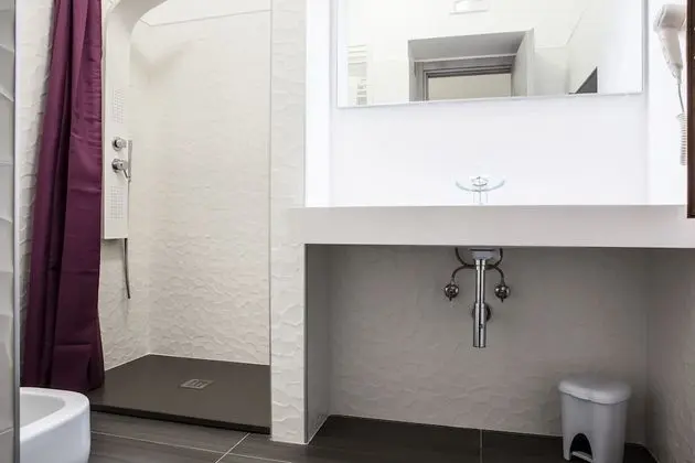 Design Büyük Yataklı Tek Kişilik Oda, 1 Büyük (Queen) Boy Yatak, Banyolu/Duşlu, Köşe