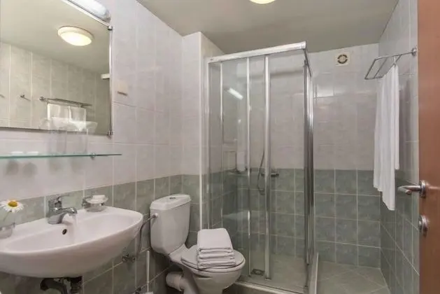Tek Büyük veya İki Ayrı Yataklı Oda, Balkon