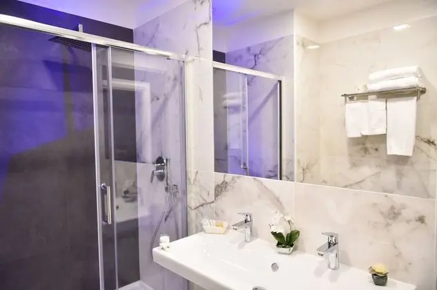 Tek Büyük veya İki Ayrı Yataklı Oda, Balkon