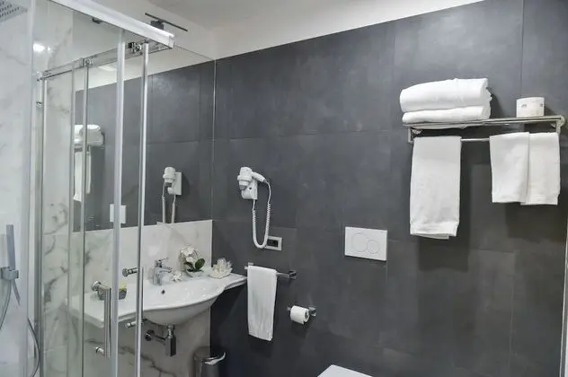 Tek Büyük veya İki Ayrı Yataklı Oda, Balkon