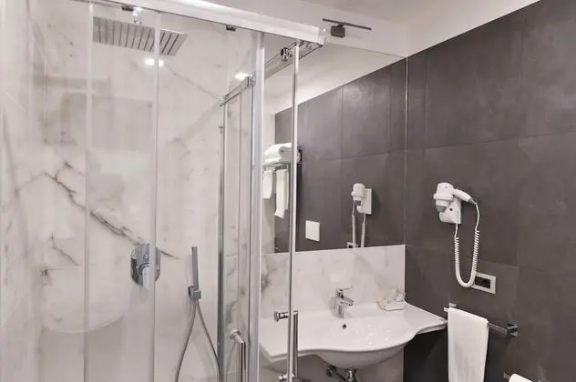 Tek Büyük veya İki Ayrı Yataklı Oda, Balkon