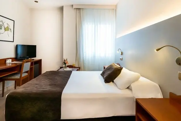 Büyük Yataklı Tek Kişilik Oda