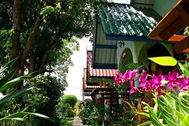 Bungalow with Breakfast