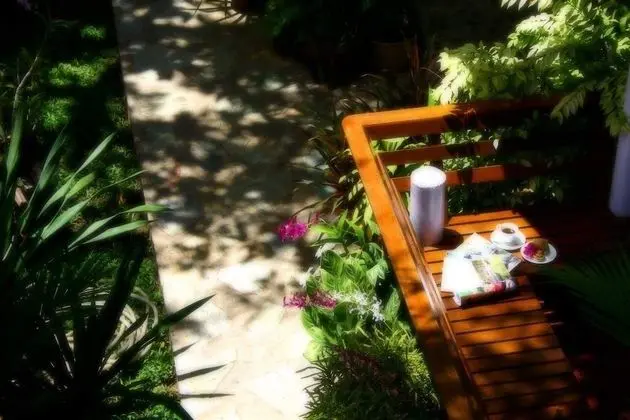 Bungalow with Breakfast