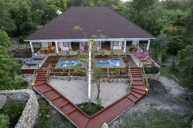 2 Bedroom Family Beachfront Suite