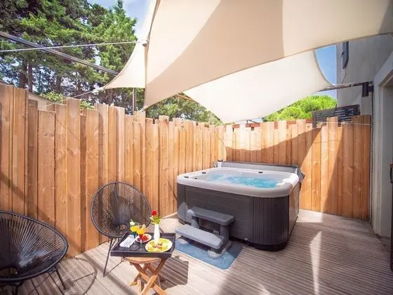 Junior Süit (Jacuzzi)