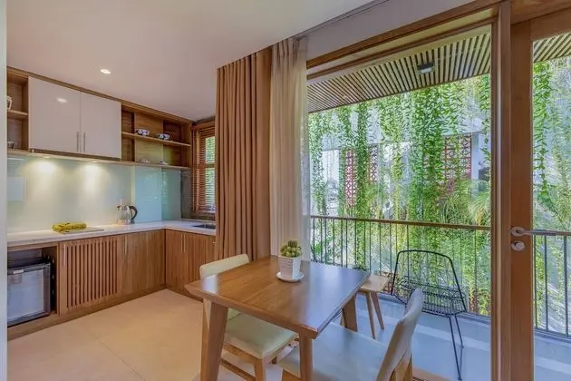 Superior Stüdyo, Balkon, Havuz Manzaralı