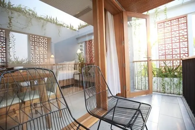 Superior Stüdyo, Balkon, Havuz Manzaralı
