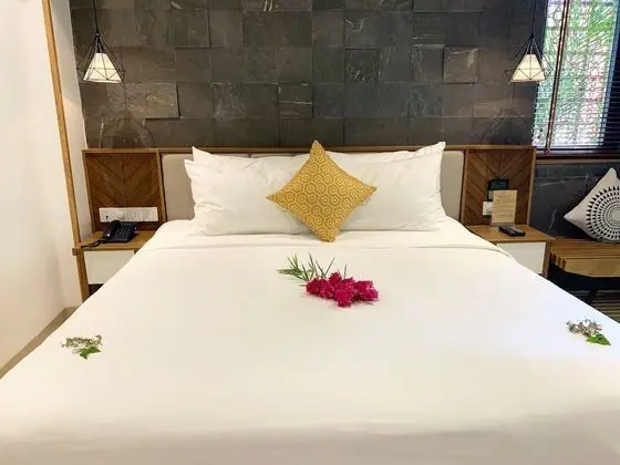 Superior Stüdyo, Balkon, Havuz Manzaralı
