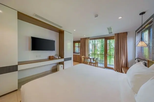 Superior Stüdyo, Balkon, Havuz Manzaralı