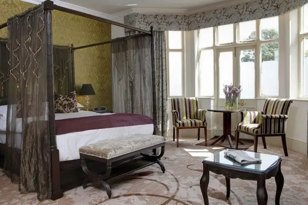 Tek Büyük Yataklı Oda (with Four Poster Bed)
