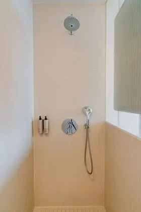 Deluxe Tek Büyük veya İki Ayrı Yataklı Oda, Göl Manzaralı