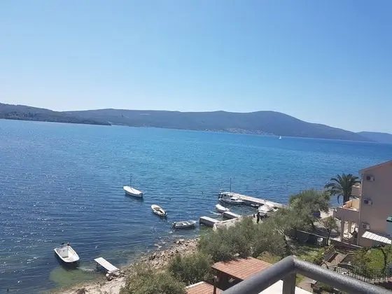 Luxury Oda, Deniz Manzaralı (Bordo)