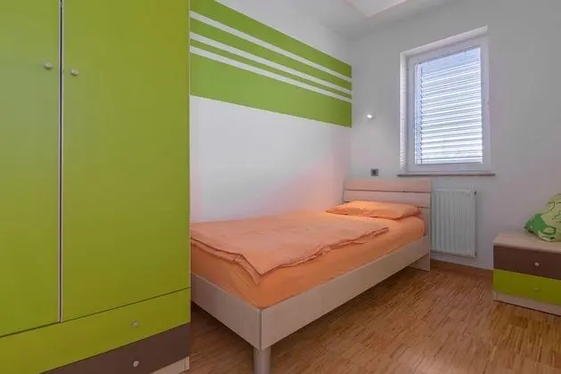 Family Apart Daire, Birden Çok Yatak, Bahçeli (Pool Apartment Debeli Rtič 3)