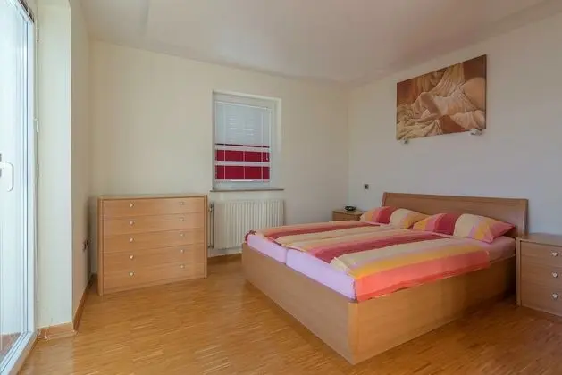 Family Apart Daire, Birden Çok Yatak, Bahçeli (Pool Apartment Debeli Rtič 3)