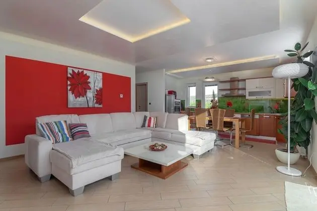 Family Apart Daire, Birden Çok Yatak, Bahçeli (Pool Apartment Debeli Rtič 3)