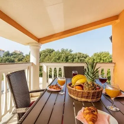 Family Apart Daire, 1 Çift Kişilik Yatak ve Çekyat, Bahçeli (Pool Apartment Suzi 12)