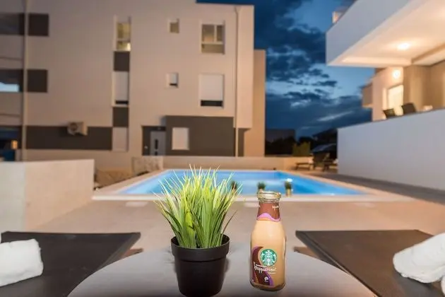 Deluxe Apart Daire, 2 Yatak Odası, Balkon, Havuz Manzaralı