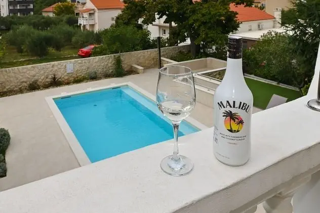 Apart Daire, 1 Yatak Odası, Teras, Havuz Manzaralı (A2)