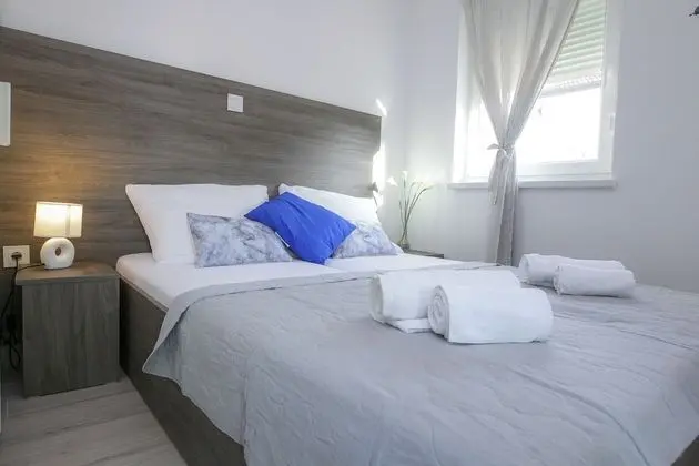 Apart Daire, 1 Yatak Odası, Teras, Havuz Manzaralı (A2)