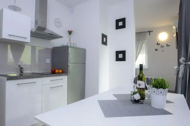 Apart Daire, 1 Yatak Odası, Teras, Havuz Manzaralı (A2)