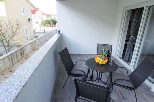 Apart Daire, 1 Yatak Odası, Teras, Havuz Manzaralı (A2)