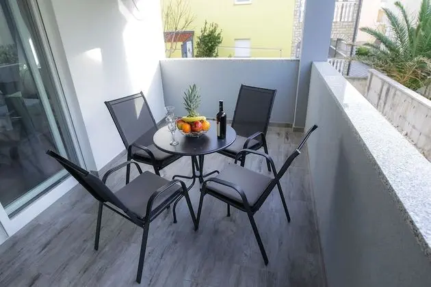Apart Daire, 1 Yatak Odası, Teras, Havuz Manzaralı (A2)