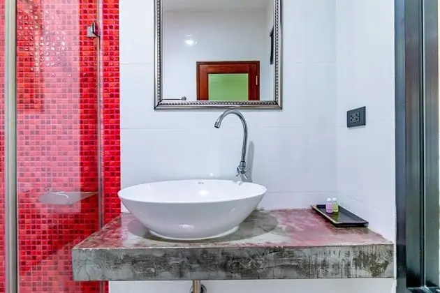 Tek Büyük Yataklı Oda, Havuz Manzaralı
