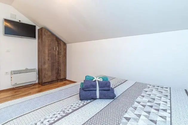 Family Ev, Birden Çok Yatak, Bahçeli (Pool House Klara With Sauna)