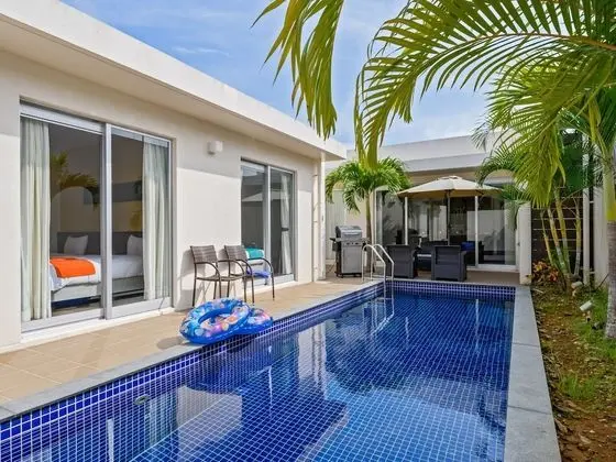 Villa, Sigara İçilmez (Poolside BBQ)