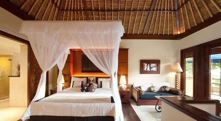 Pool Villa Club (Lagoon Swimming Pool with Private Jacuzzi)