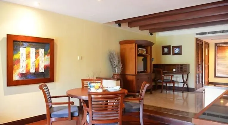 Pool Villa Club (Lagoon Swimming Pool with Private Jacuzzi)
